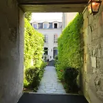 A Cote De La Place Du Pilori Apartment
