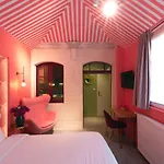 A Cote De La Place Du Pilori Appartement Angers