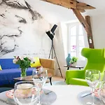 Apartment A Cote De La Place Du Pilori