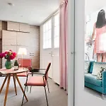 Apartment A Cote De La Place Du Pilori *