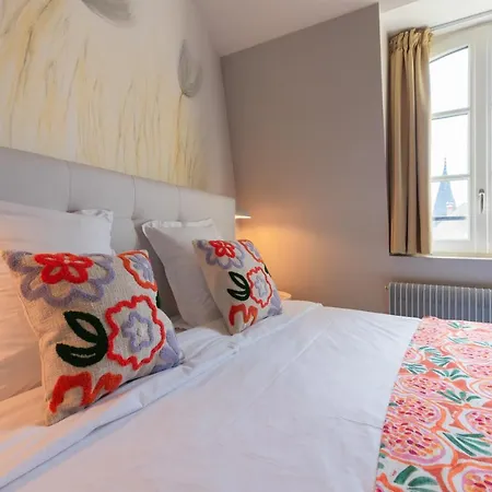 A Cote De La Place Du Pilori Apartment *