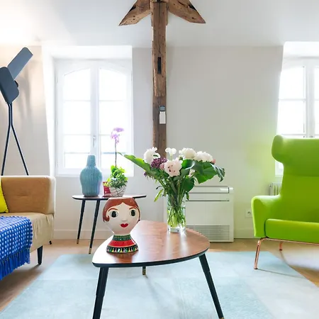 A Cote De La Place Du Pilori Apartment *