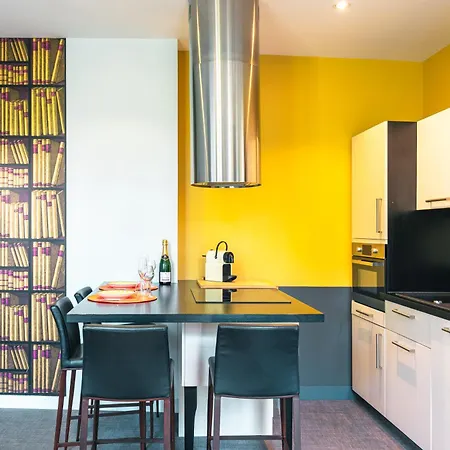 A Cote De La Place Du Pilori Apartman