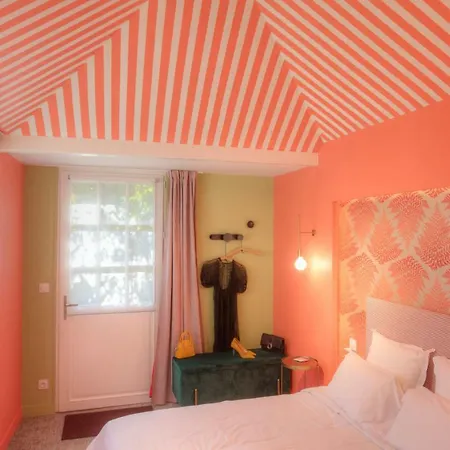 A Cote De La Place Du Pilori * Angers