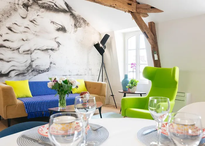 Apartment A Cote De La Place Du Pilori