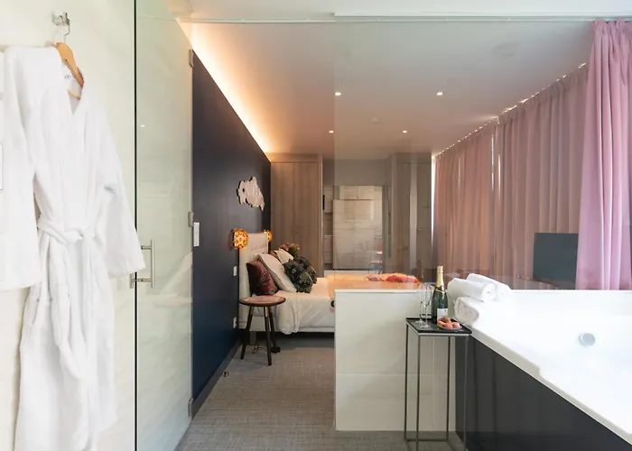 Apartment A Cote De La Place Du Pilori *