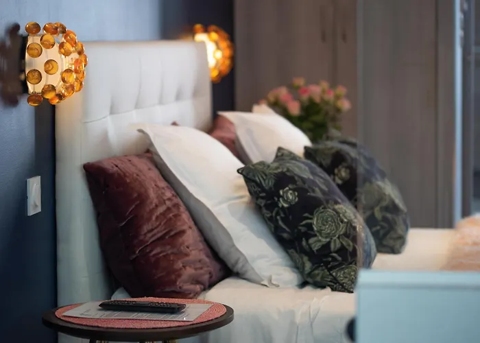 A Cote De La Place Du Pilori Apartment *