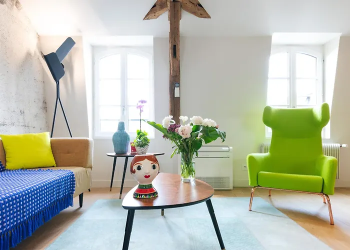 A Cote De La Place Du Pilori Apartment *