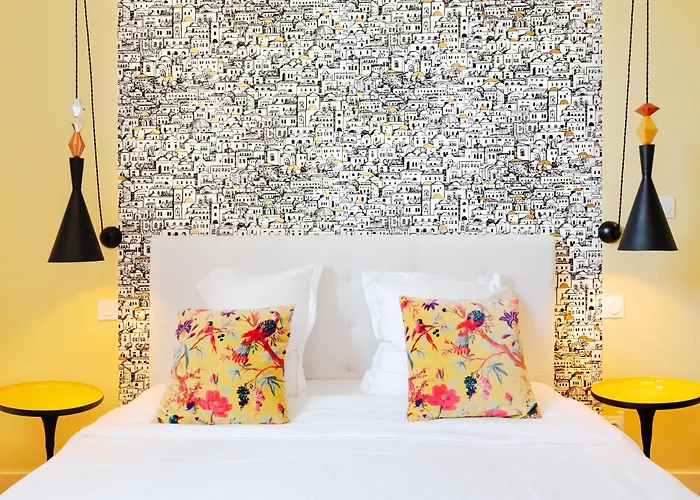 A Cote De La Place Du Pilori * Angers