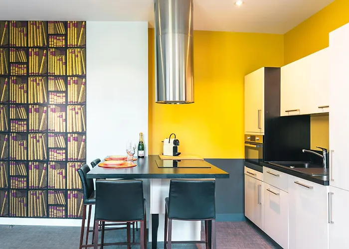 A Coté De La Place Du Pilori Appartement